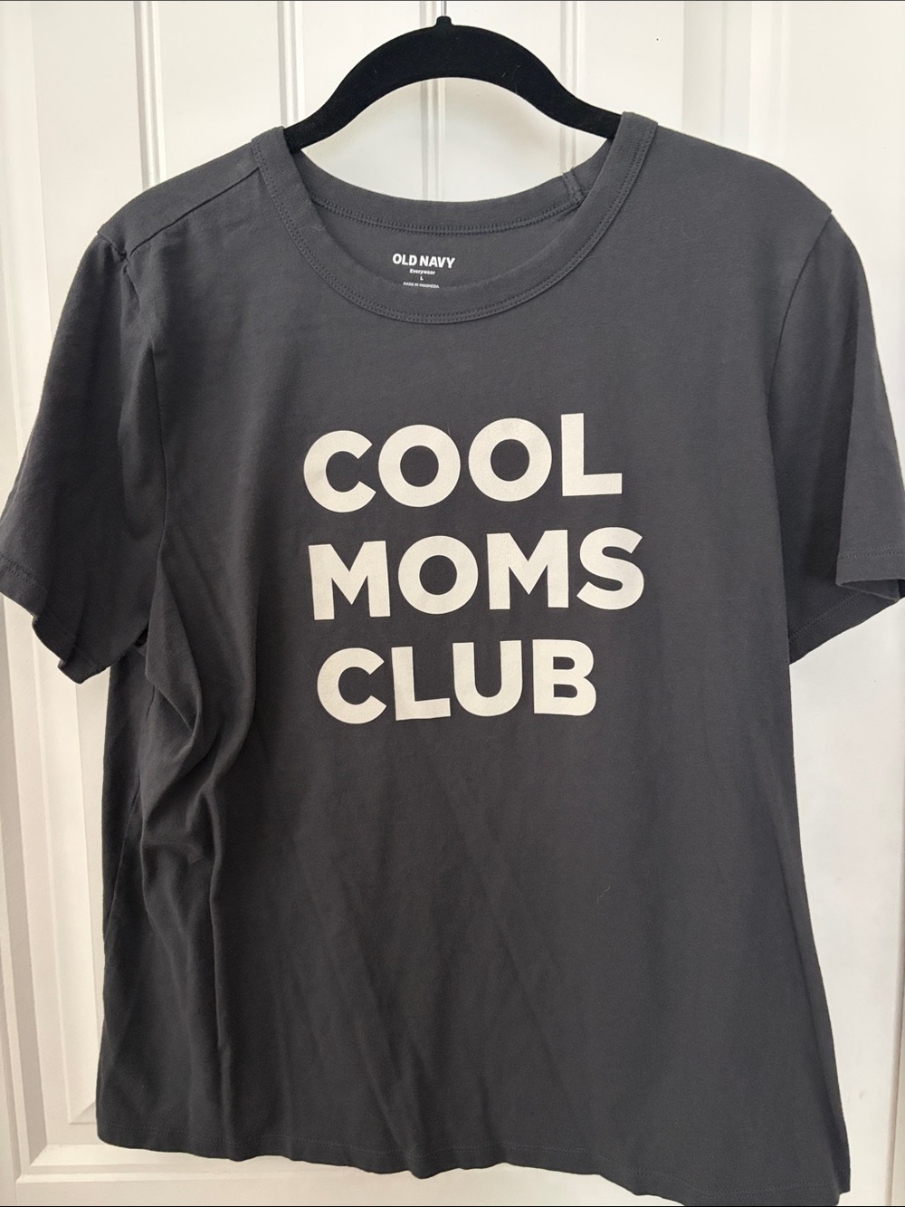 Old Navy Charcoal 'COOL MOMS CLUB' Graphic Tee